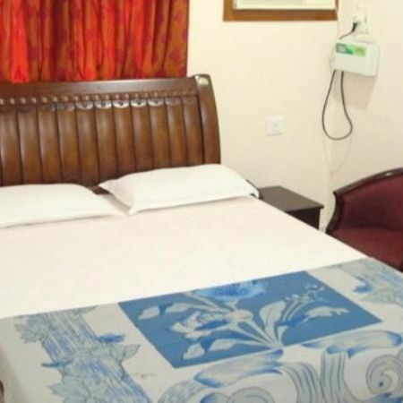 Lloyds Guest House, North Boag Road, T. Nagar Chennai Esterno foto